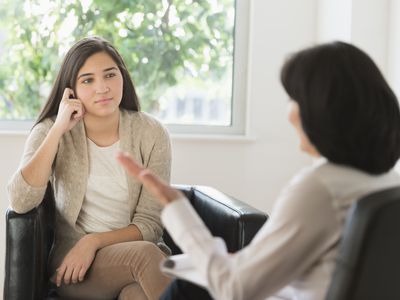 Teenage girl (16-17) talking to therapist