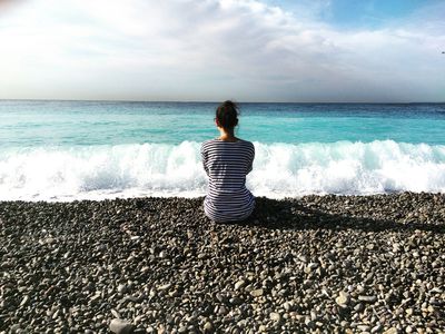 Young woman sitting on the beach