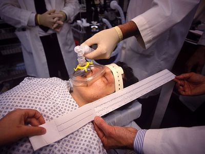 Doctors prepare a female patient for a maintenance dose of electroconvulsive therapy